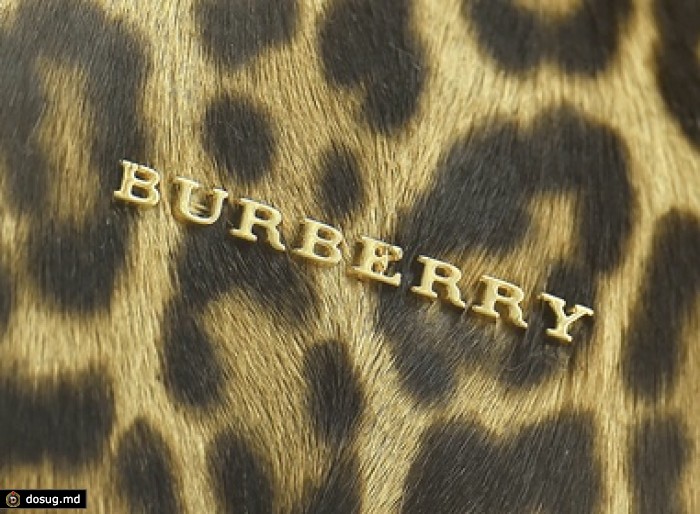 Burberry сняла в рождественской рекламе Элтона Джона и сына Бекхэма