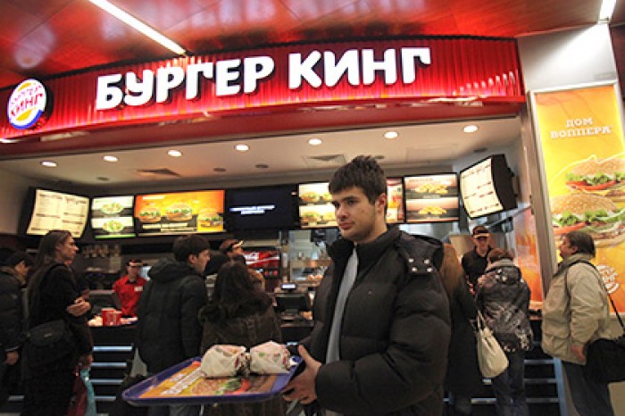 «Бургер Кинг» решил отправить журналистов в кровавый пресс-тур с куриной бойней