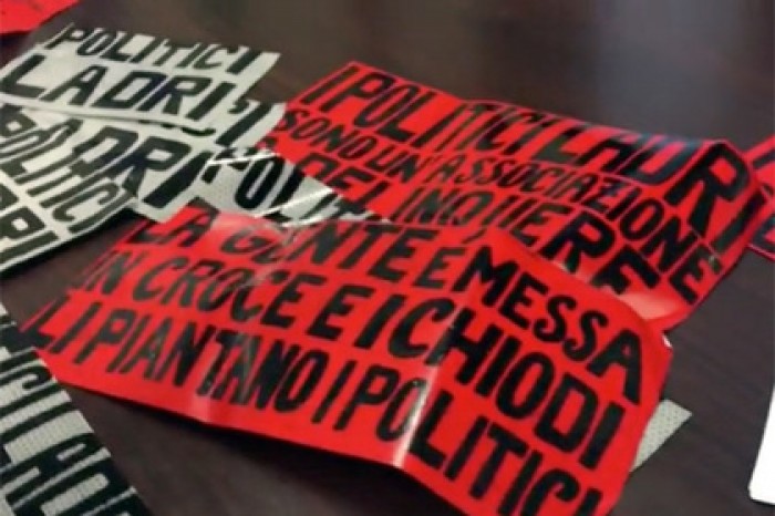 Бывший полицейский за три года послал героям новостей тысячи писем с фекалиями