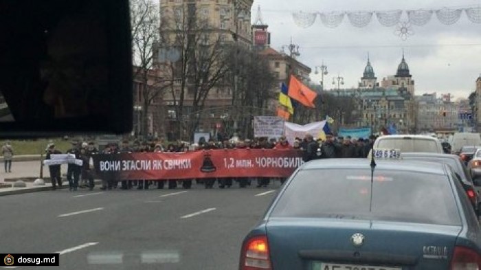 Чернобыльцы перекрыли движение в Киеве