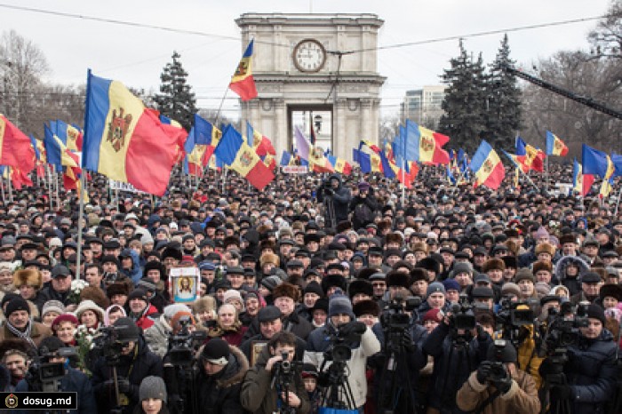Десятки тысяч людей вышли на протестную акцию в Кишиневе