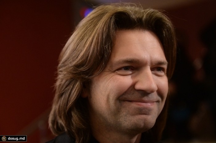Дмитрий Маликов спел новогоднее обращение к рублю