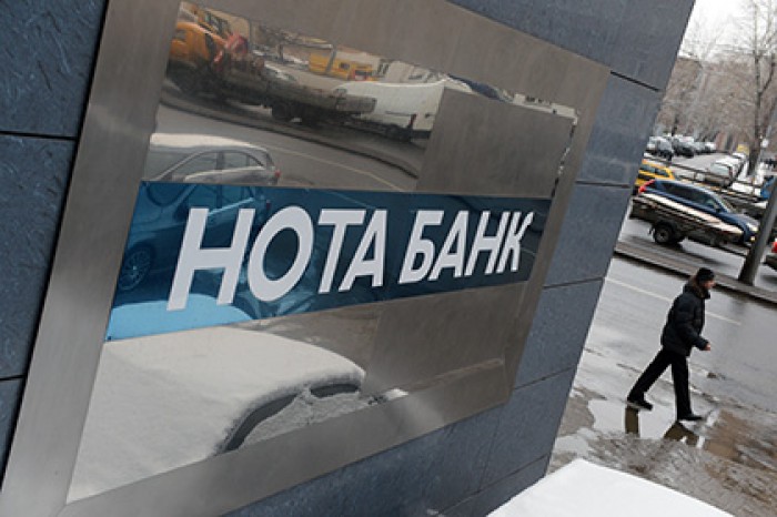 Двух сестер и гадалку оставили под арестом по делу Нота-банка