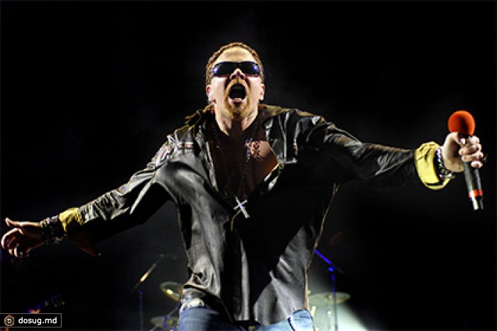 Эксла Роуза назвали главным кандидатом на место вокалиста AC/DC
