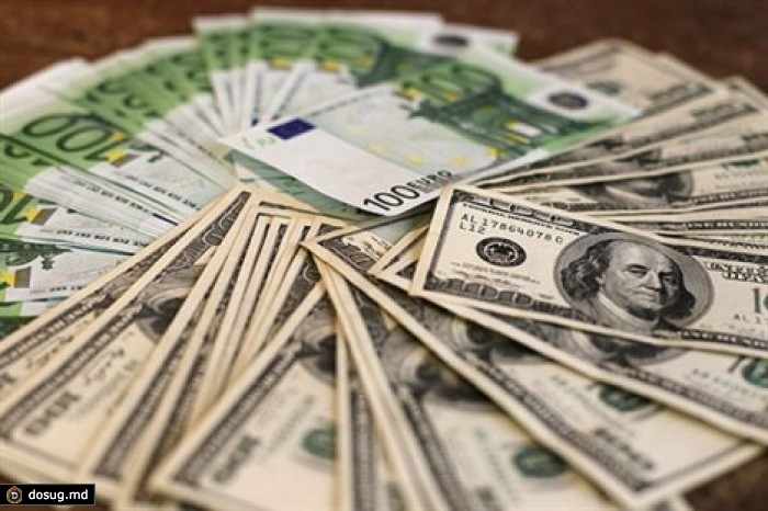 Эксперты считают, что курс валют в обменниках завышают намеренно
