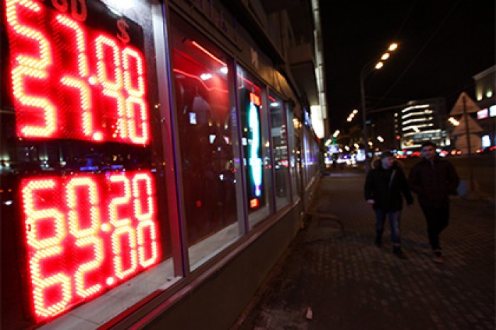 «Финам» объяснил необычное поведение рубля