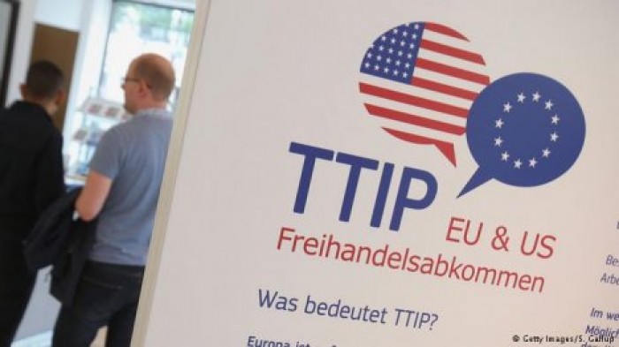 Франция требует завершения переговоров о зоне свободной торговли с США