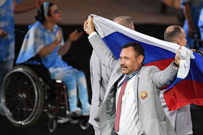 Газета узнала имя вынесшего на Паралимпиаде российский флаг белоруса