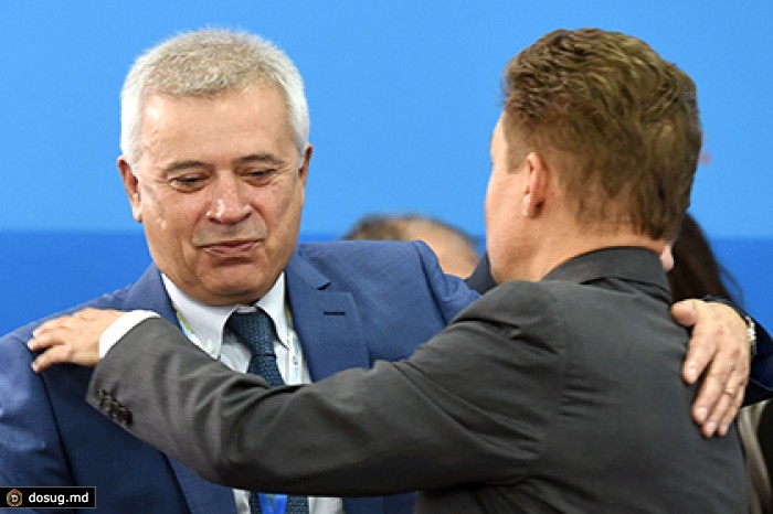 «Газпром» и «Лукойл» подписали соглашения о поставках газа