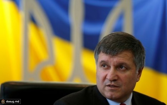 Глава МВД Украины судится за право работать на русском языке