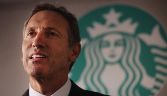 Глава Starbucks пообещал устроить на работу в компанию 10 тысяч беженцев