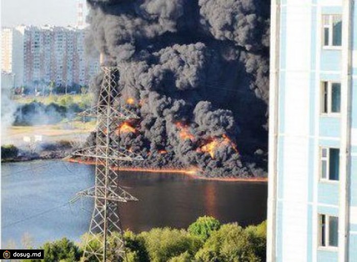 Горит Москва-река: на подводном трубопроводе произошла авария