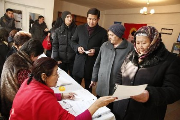 Граждане Киргизии одобрили поправки в Конституцию