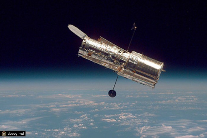 Hubble показала снимок галактики с тяжелыми и яркими умирающими звездами