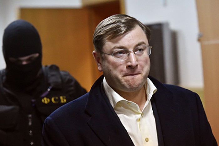 Источник рассказал о причине новых обысков в ФТС