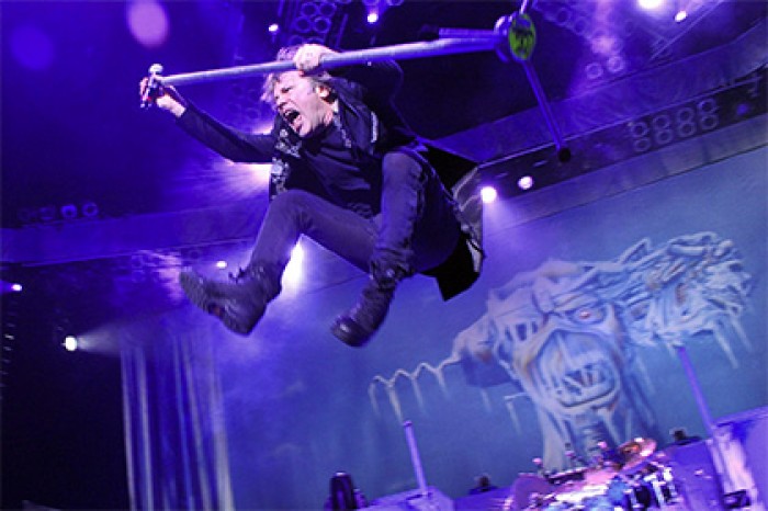 Китайские власти запретили Iron Maiden ругаться матом