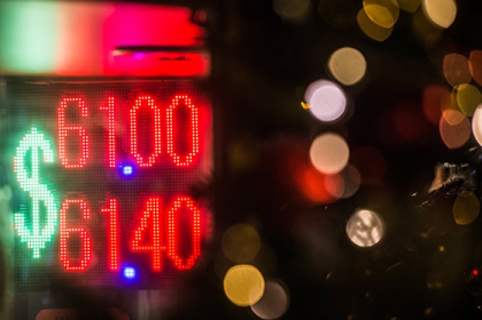 Курс доллара вырос до 61 рубля