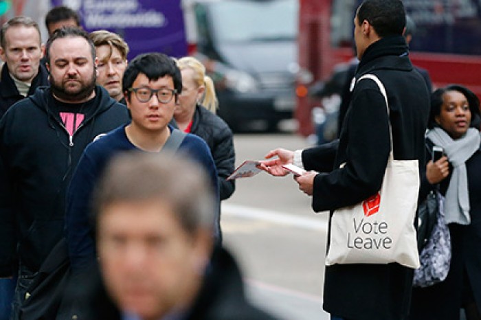 Курс фунта вырос после опроса британцев о Brexit