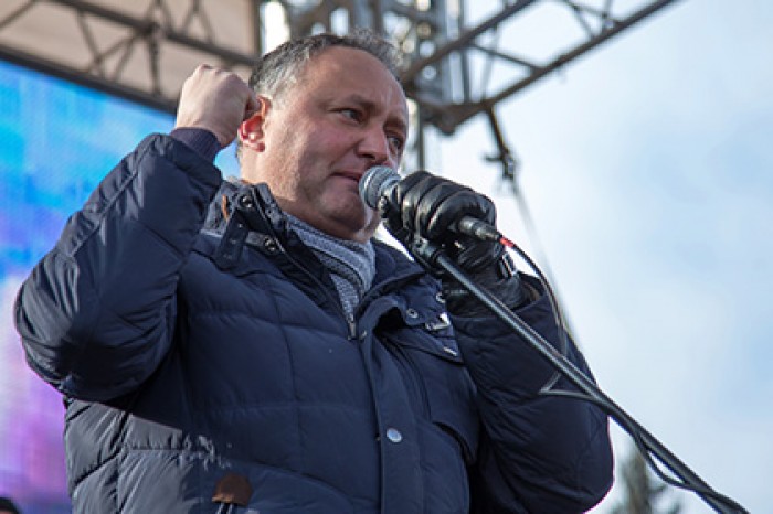Лидер президентской гонки в Молдавии пообещал равняться на Путина