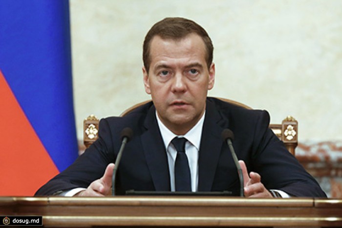 Медведев подписал постановление о продлении продуктовых санкций