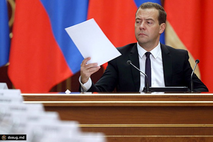 Медведев распорядился пересчитать валютный долг Камчатского края в рубли