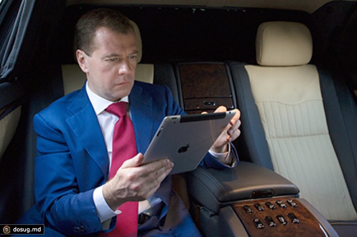 Медведев зашел на заблокированный судом RuTracker с личного iPad