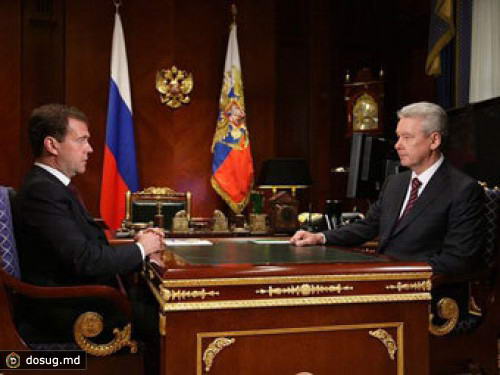 Медведев потребовал не снимать незаконную рекламу без предупреждения