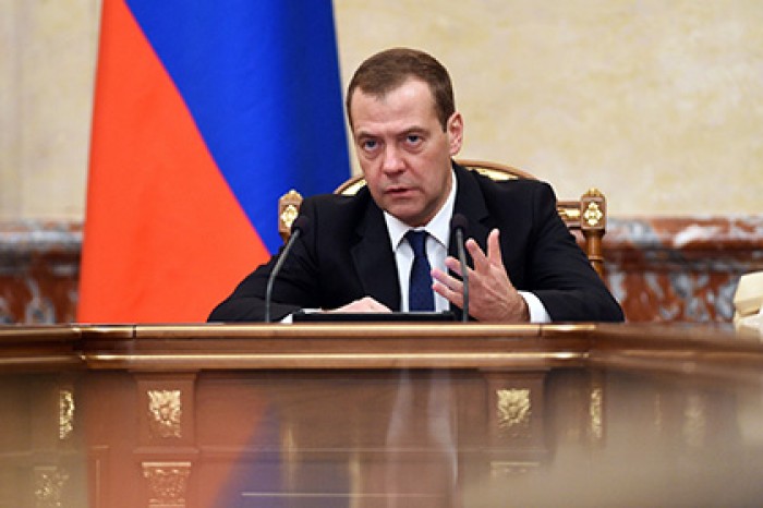 Медведев провел совещание о поддержке ряда отраслей промышленности в 2017 году