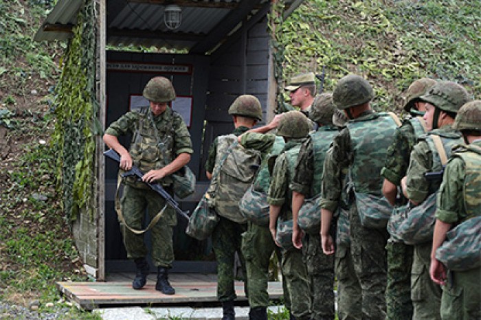 Медведев разрешил военным подразделениям Южной Осетии войти в состав ВС России