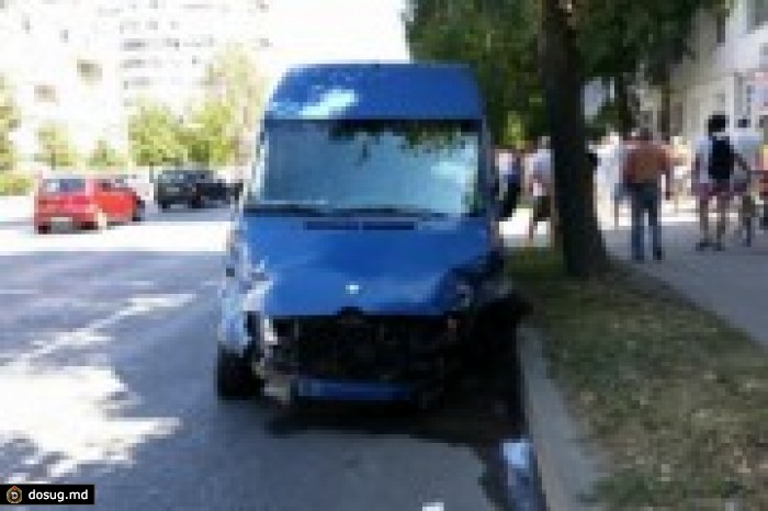 Микроавтобус с гражданами Молдовы попал в ДТП в Яссах, 8 человек пострадали