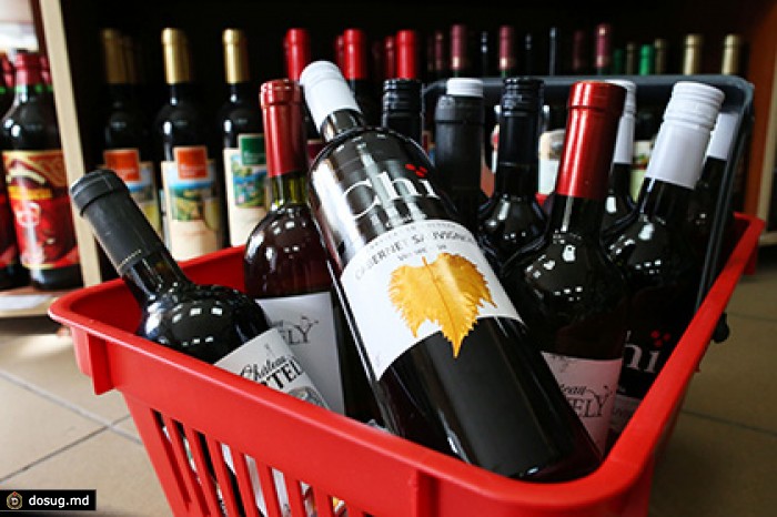 Минсельхоз пообещал оставить россиянам импортное вино и шоколад