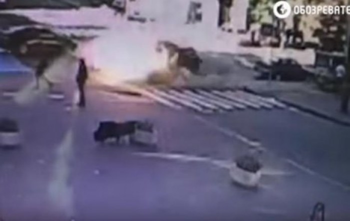 Момент взрыва автомобиля с журналистом Павлом Шереметом попал на ВИДЕО.