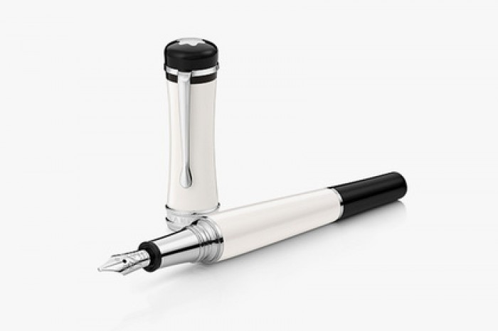 Montblanc сделал ручки в форме женской фигуры