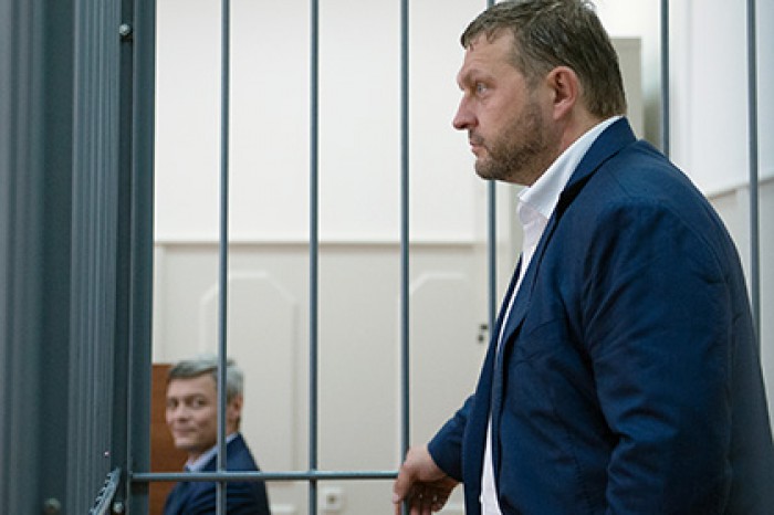 Мосгорсуд снял арест с имущества Белых