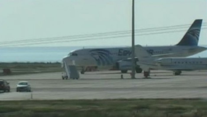 На борту захваченного A320 остались четыре иностранца и экипаж