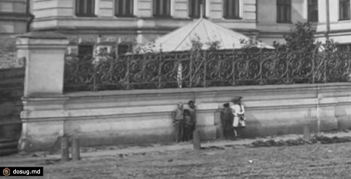 На фотографиях начала XX века в Красноярске замечена "девочка-фантом"