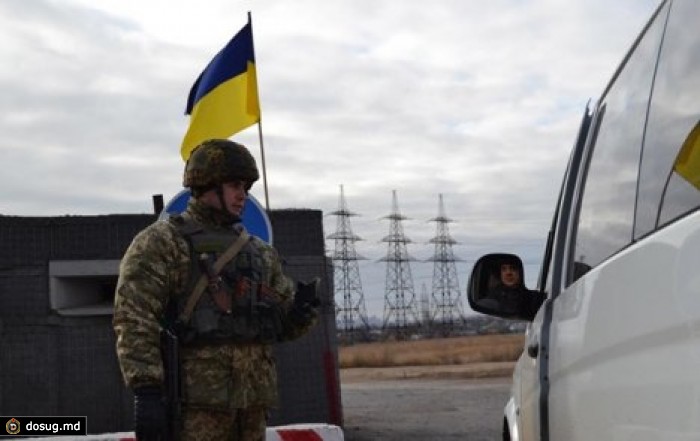 На пунктах пропуска в Донбассе почти тысячные очереди