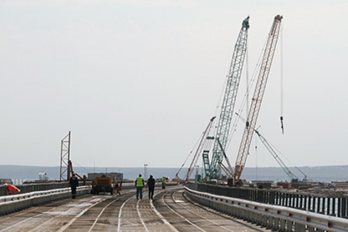 На владельца врезавшегося в Керченский мост сухогруза подали в суд