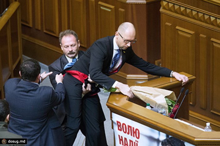 Напавшего на Яценюка депутата выгнали из партии