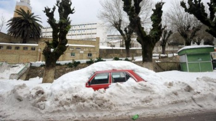 На севере Африки в снежной ловушке оказались тысячи автомобилей