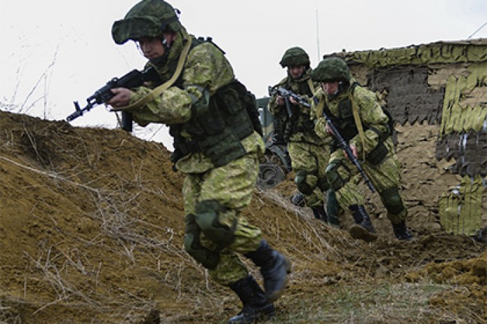 На учениях ВДВ в Крыму десантировали с воздуха батальонную тактическую группу