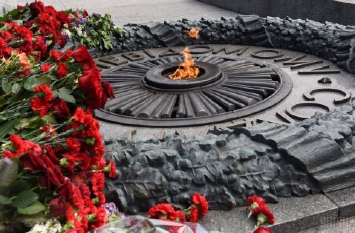 На Украине могут "декоммунизировать" 8 марта и 9 мая