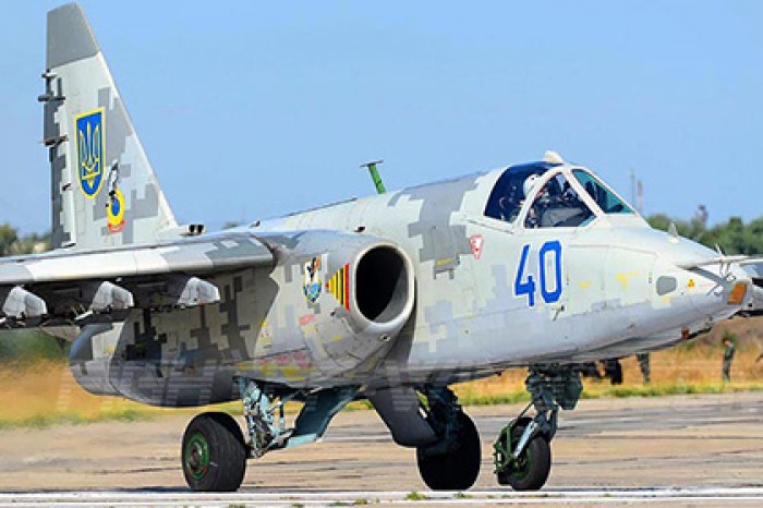 На Украине на взлетной полосе загорелся штурмовик Су-25