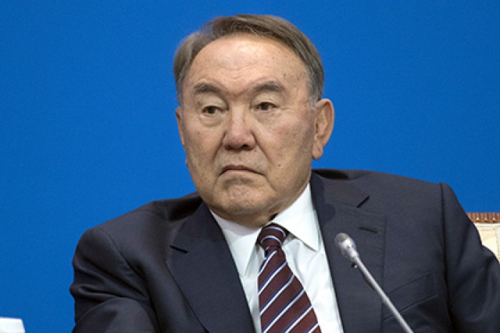 Назарбаев провел первые после перенесенной простуды встречи