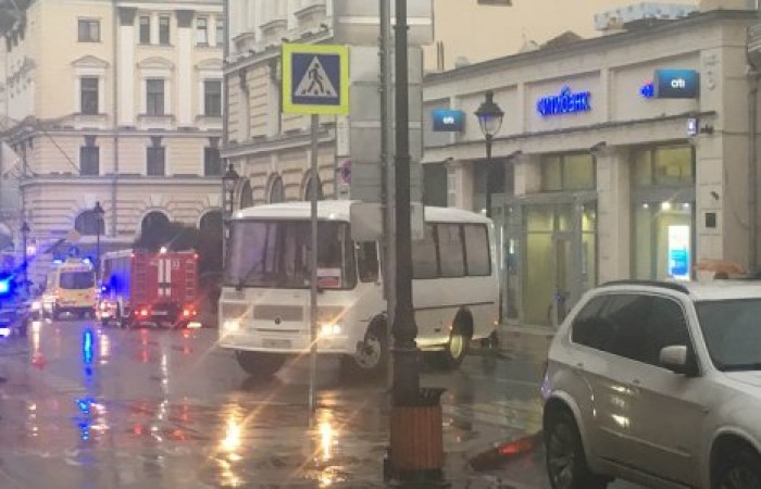 Неизвестный угрожает устроить взрыв в банке в центре Москвы