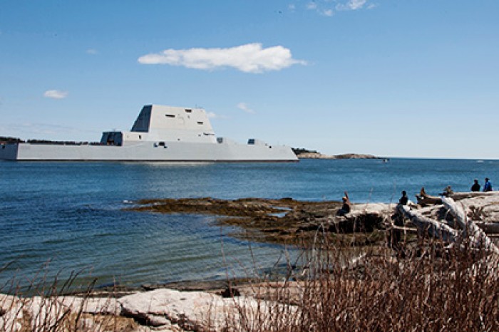 Новейший американский эсминец сломался при проходе через Панамский канал