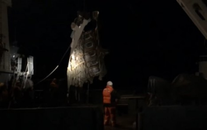 Опубликовано видео подъема обломков Ту-154 со дна моря
