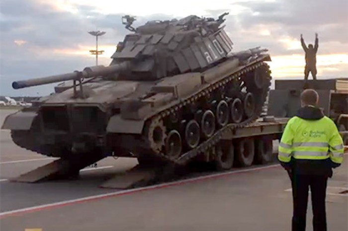 Опубликованы кадры прибытия танка «Магах» из Израиля в Россию