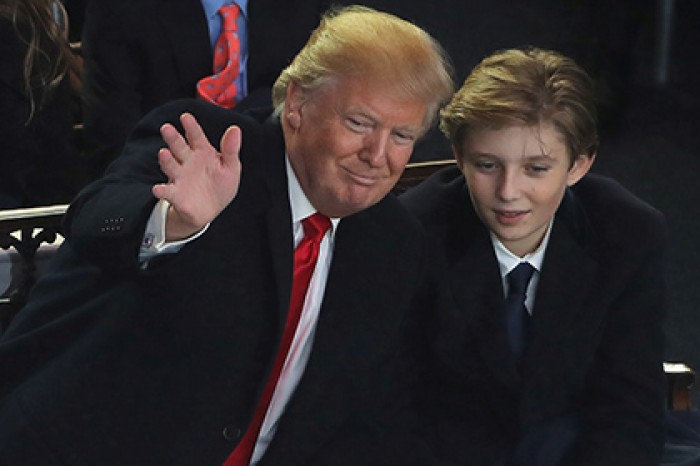 Отстраненную за твит о сыне Трампа сотрудницу канала позвали на работу