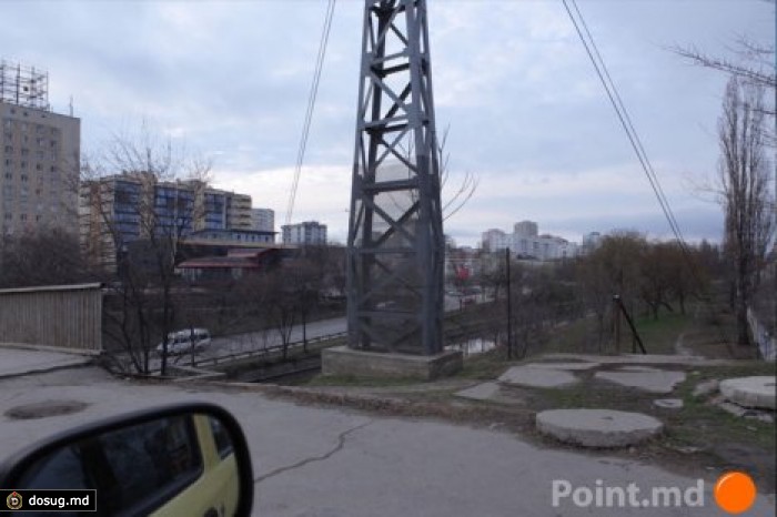 Панно у цирка, которое так понравилось парню, угрожавшему самоубийством, оградили сеткой